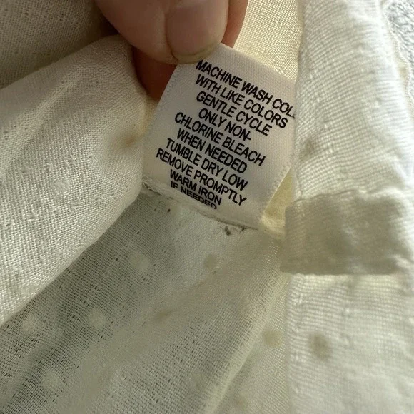 Merona Button Down Shirt Women's S White Subtle Textured Polka Dot Pattern - Picture 4 of 8